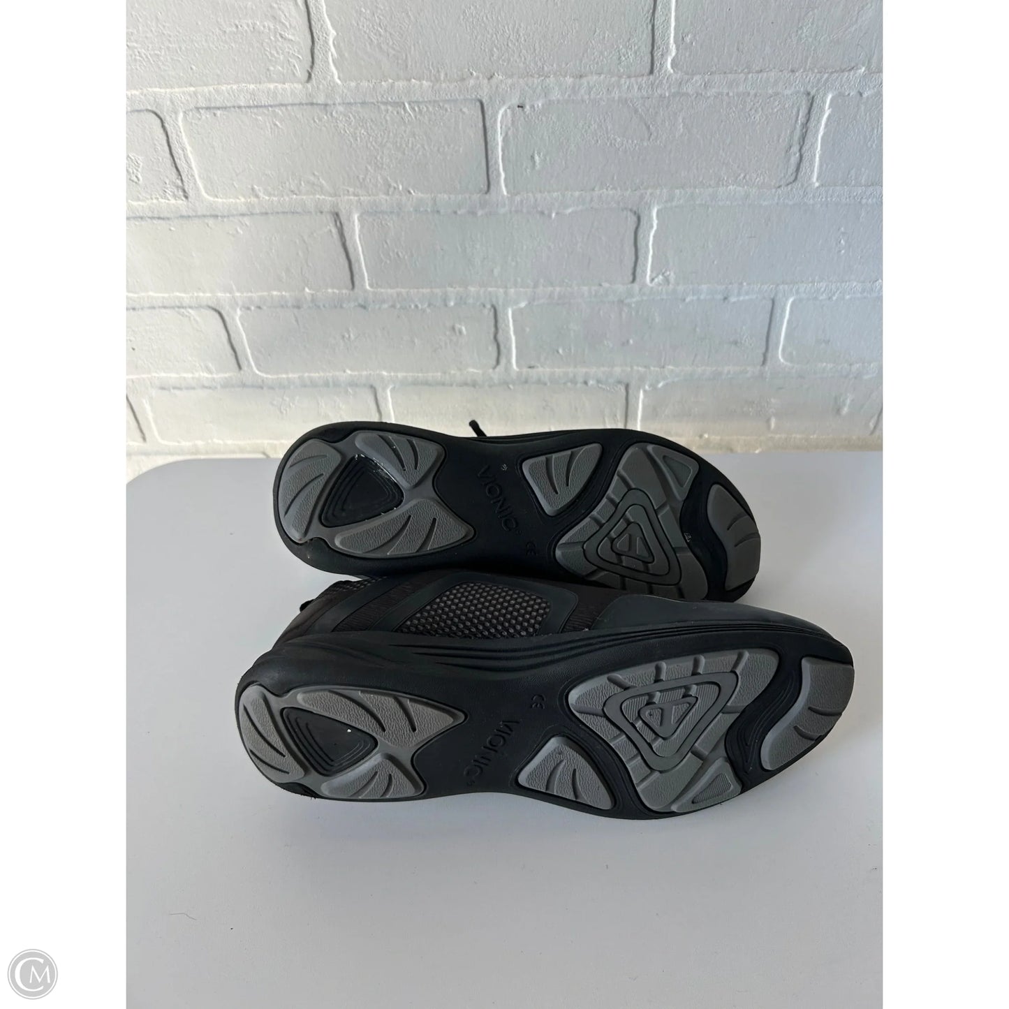 Shoes Sneakers By Vionic In Black, Size: 10
