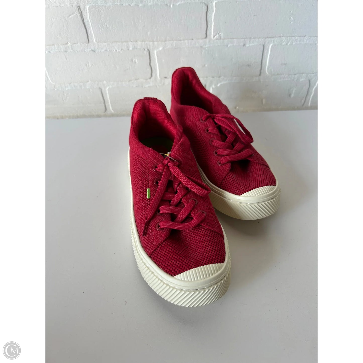 Shoes Sneakers By Cariuma In Red, Size: 7.5