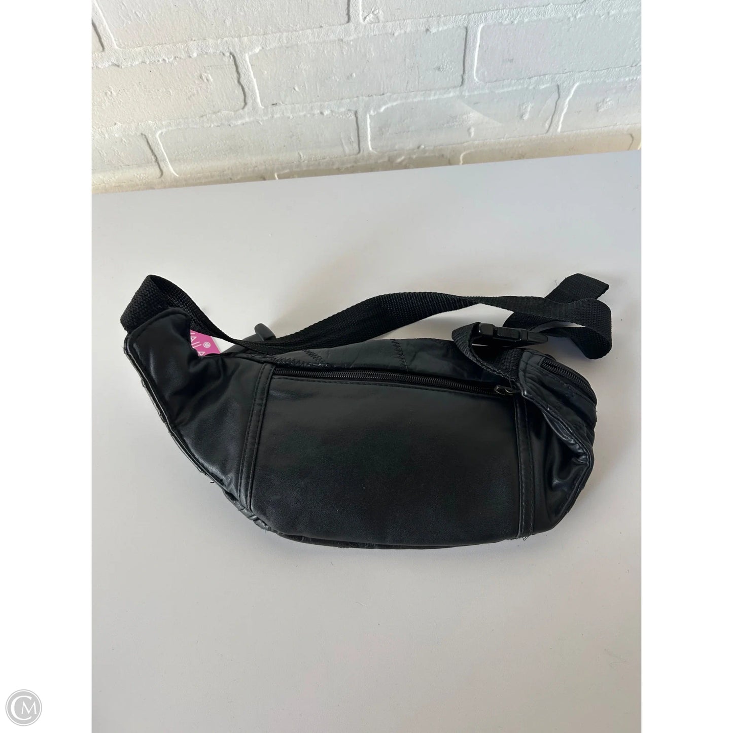 Belt Bag By Clothes Mentor, Size: Medium