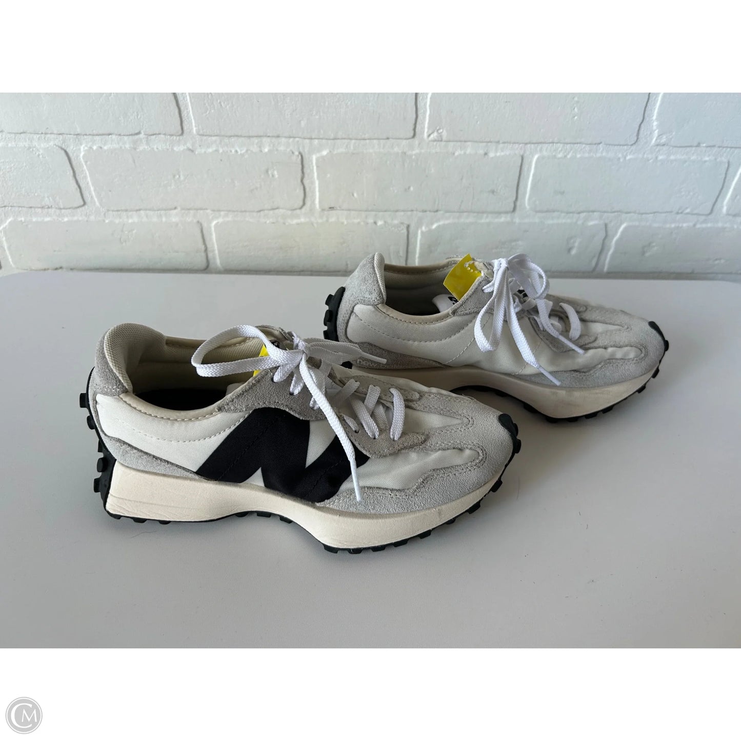 Shoes Athletic By New Balance In Black & White, Size: 6