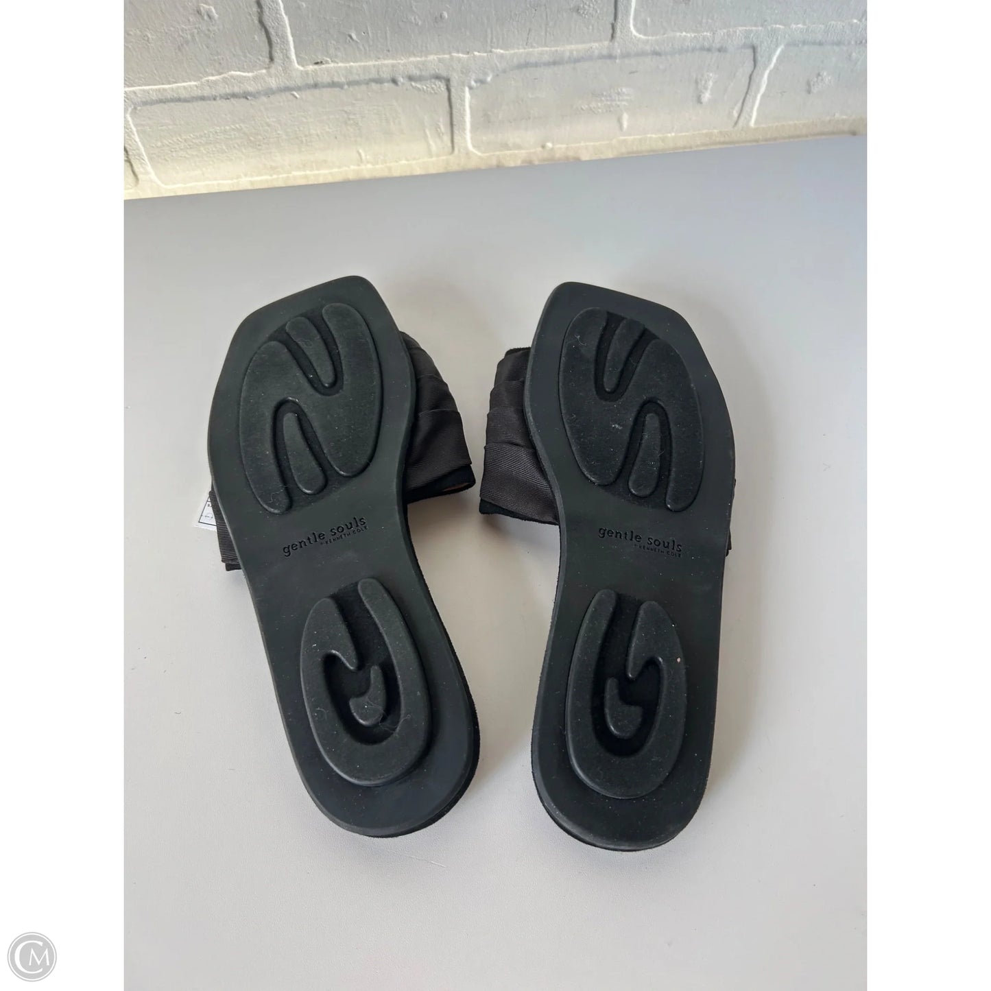 Sandals Flats By Gentle Souls In Black & Tan, Size: 8.5