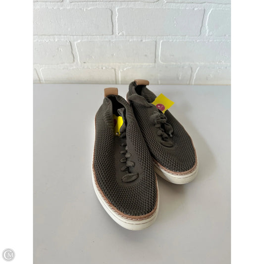 Shoes Designer By Ugg In Green & Tan, Size: 7