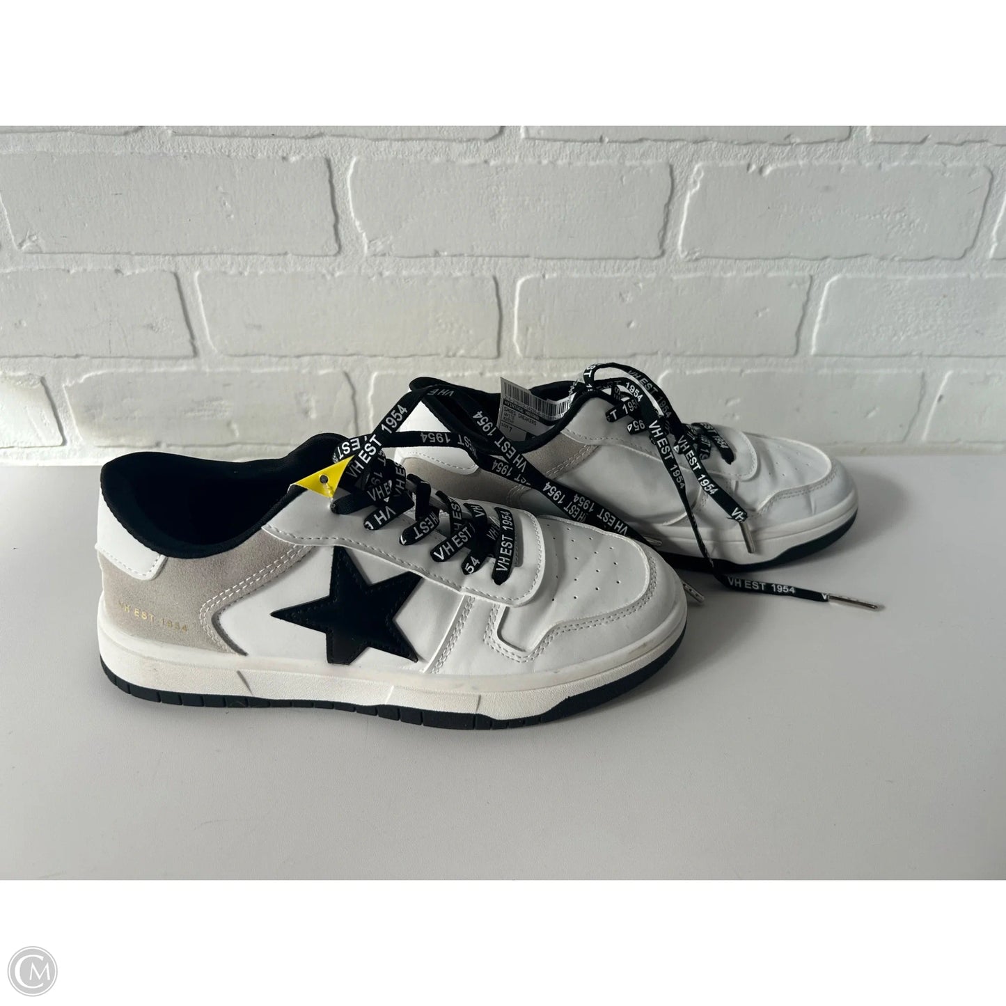 Shoes Sneakers By Vintage Havana In White, Size: 7