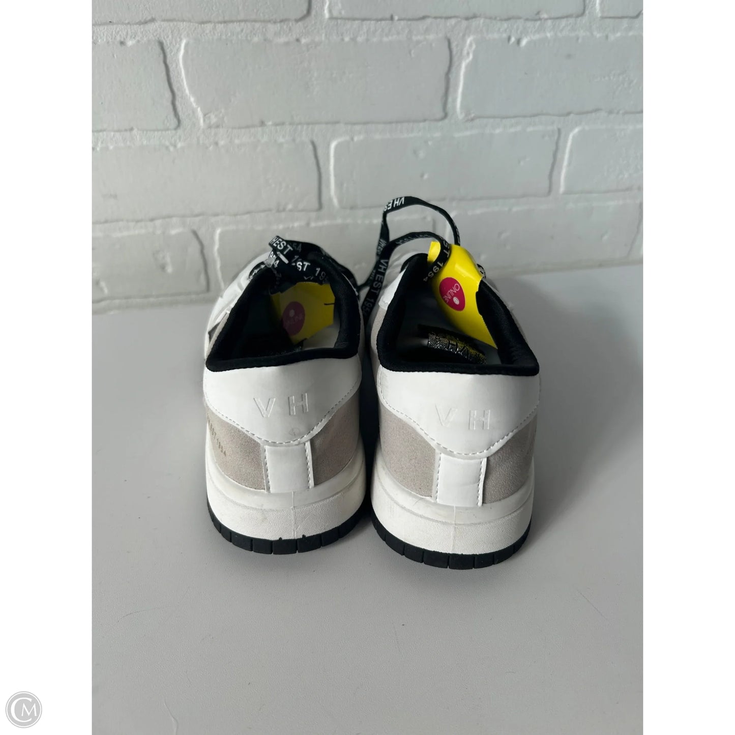 Shoes Sneakers By Vintage Havana In White, Size: 7