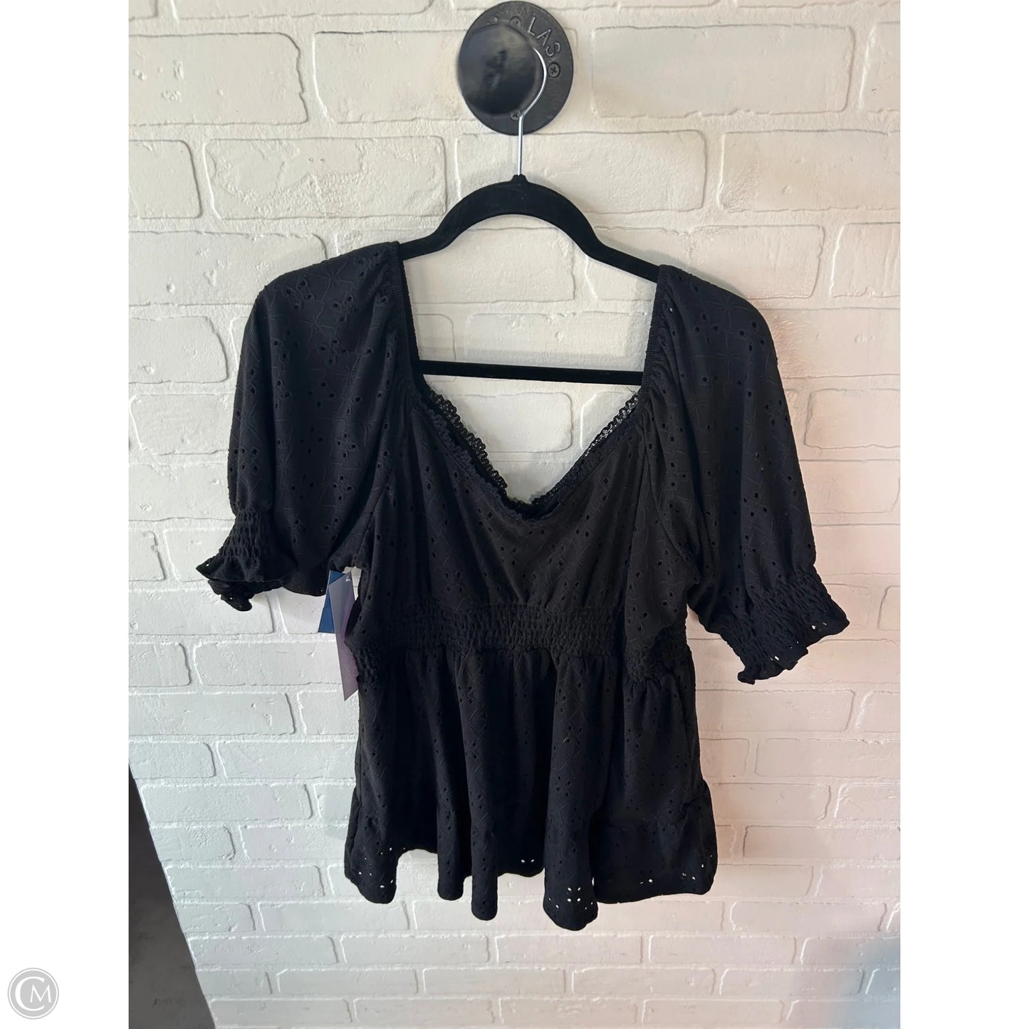 Top Short Sleeve By Torrid In Black, Size: L