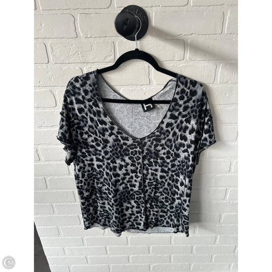 Top Short Sleeve By Bordeaux In Grey, Size: M