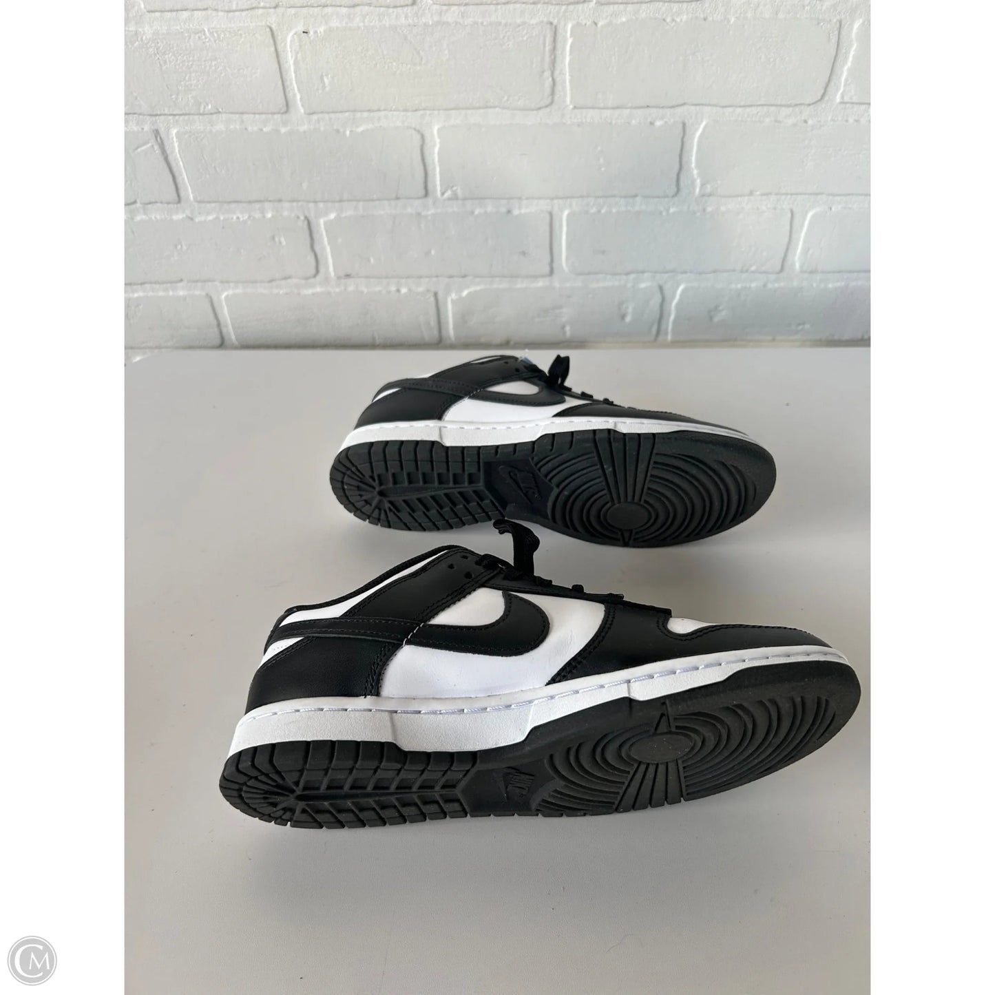 Shoes Athletic By Nike In Black & White, Size: 8.5