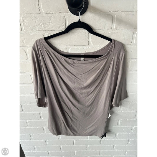 Top Short Sleeve By Cma In Brown, Size: L