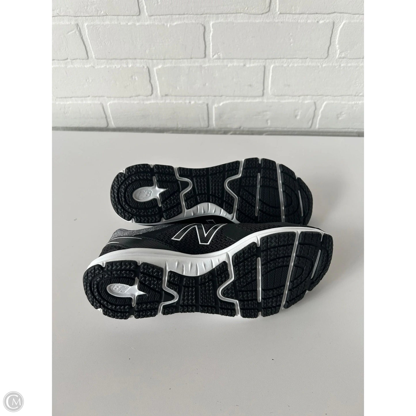 Shoes Athletic By New Balance In Black & White, Size: 7