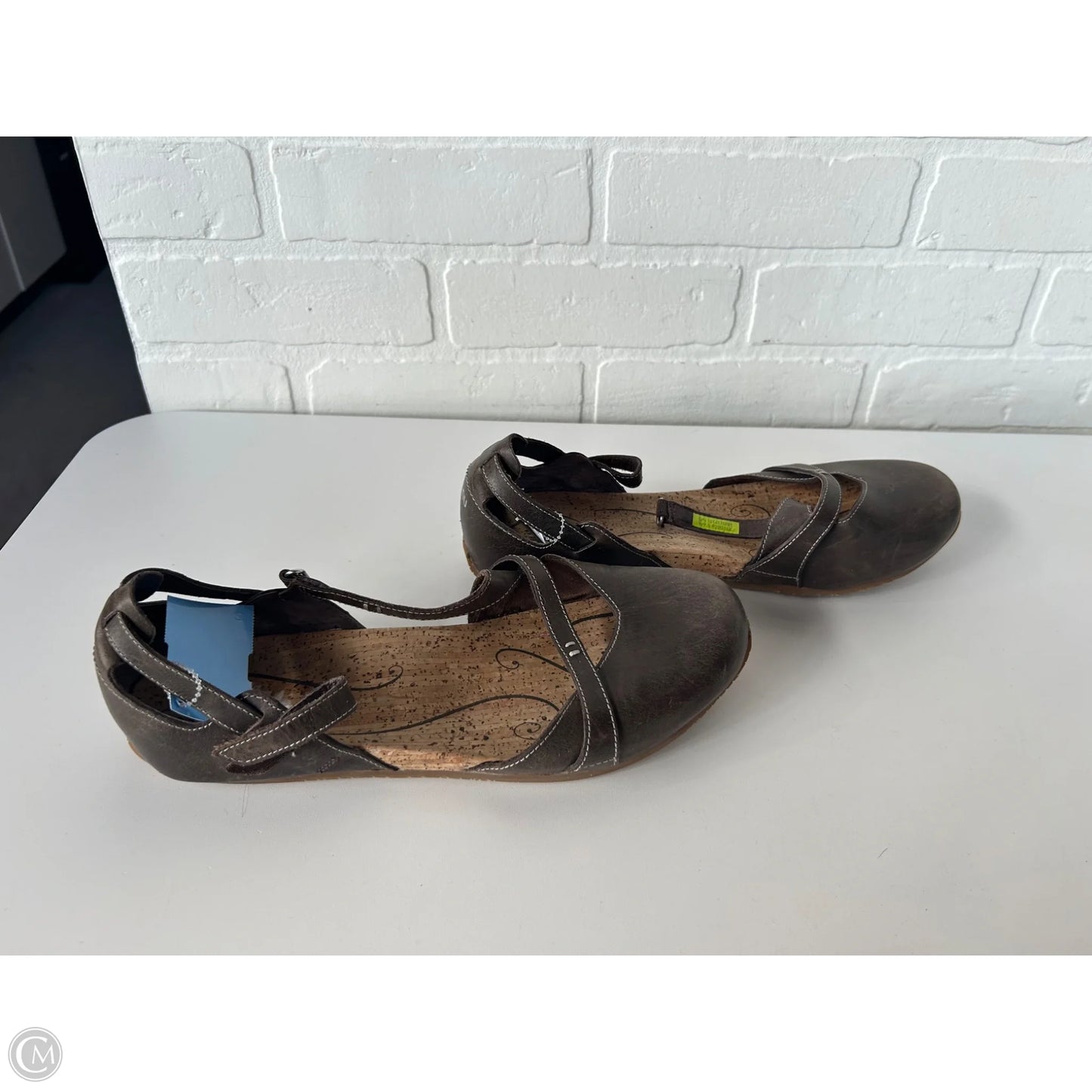 Shoes Flats By Cmb In Brown, Size: 9.5