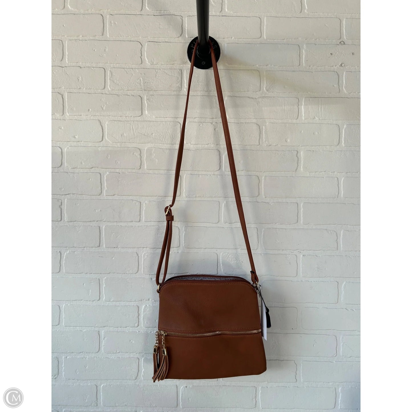Crossbody By Clothes Mentor, Size: Medium