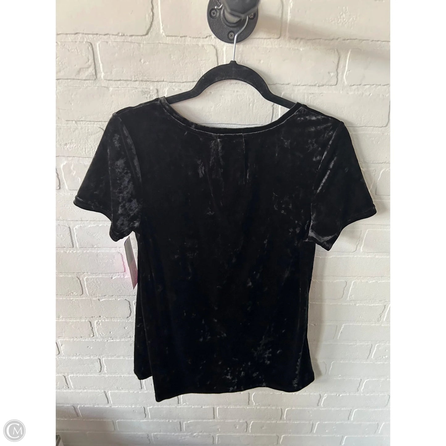 Top Short Sleeve By Clothes Mentor In Black, Size: S