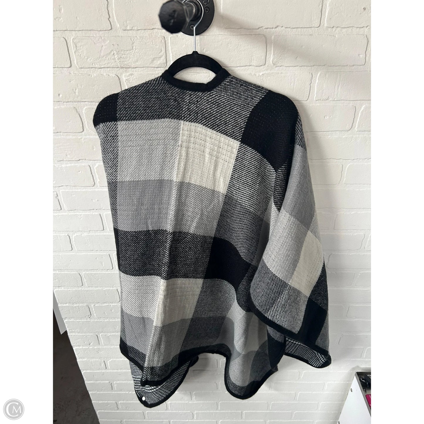 Shawl By Clothes Mentor In Black & White, Size: Osfm