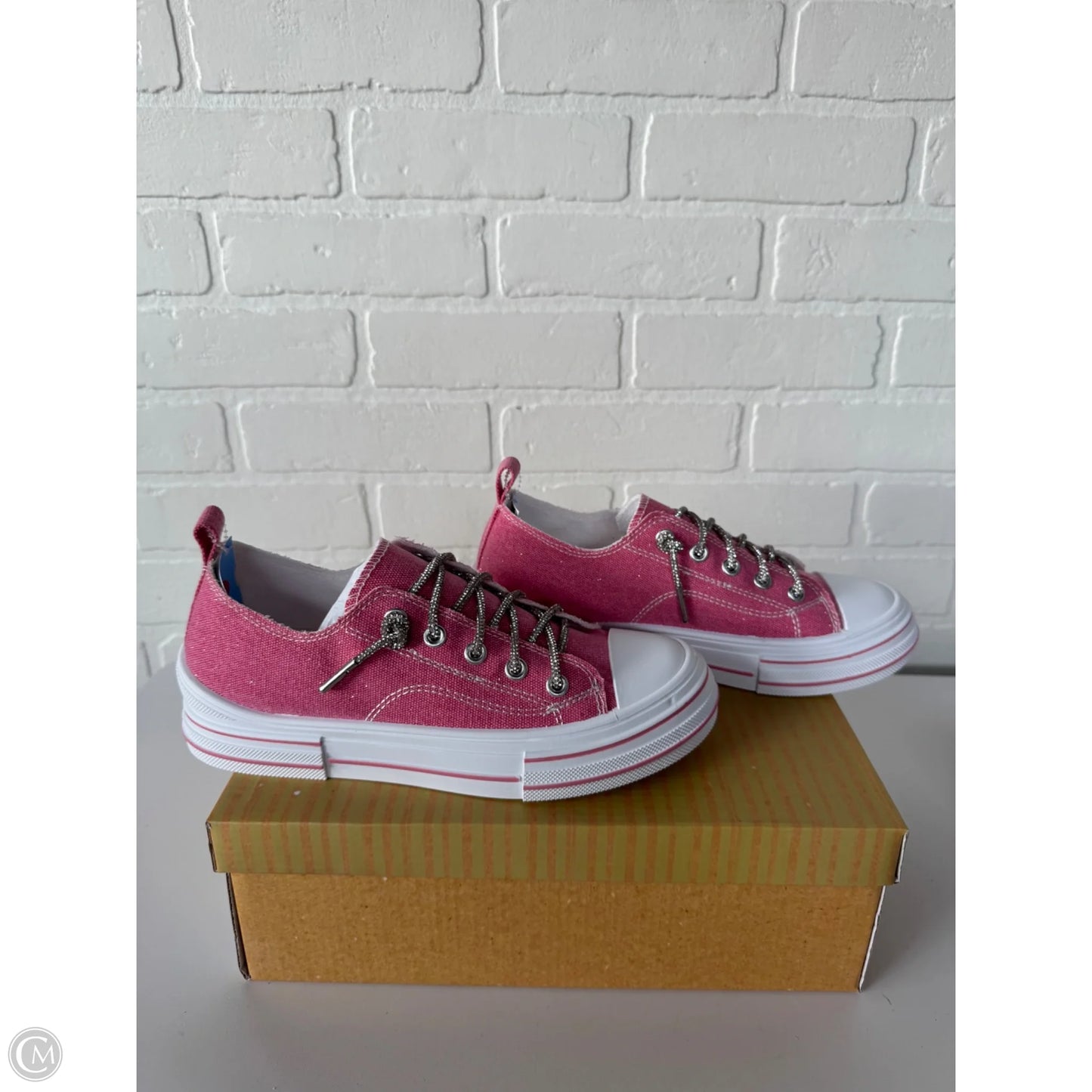 Shoes Sneakers By Very G In Pink & White, Size: 8
