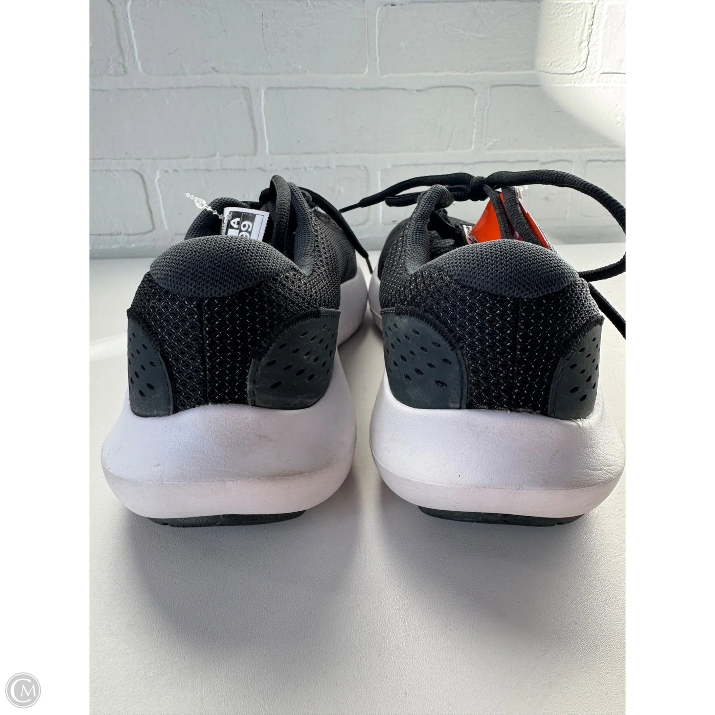 Shoes Athletic By Under Armour In Black & White, Size: 8.5