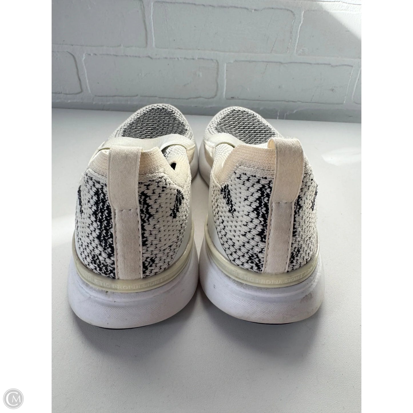 Shoes Designer By Apl In Black & White, Size: 6