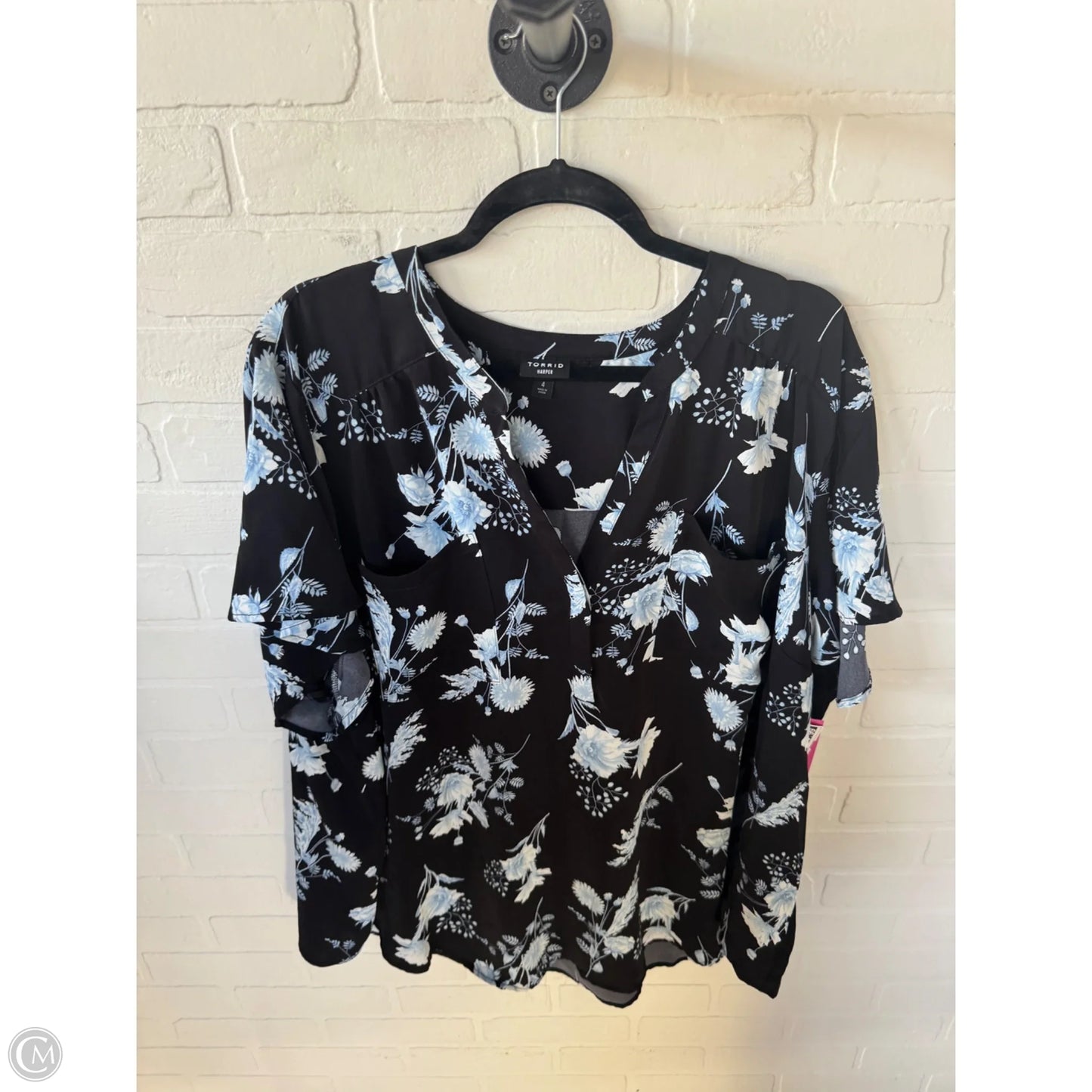 Top Short Sleeve By Torrid In Black & Blue, Size: 4x