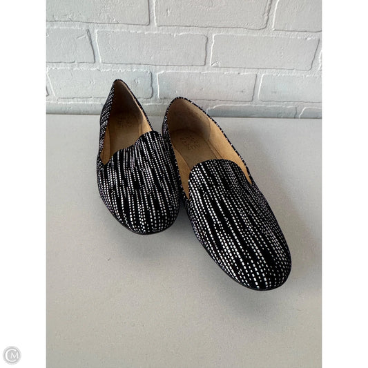 Shoes Flats By Naturalizer In Black & White, Size: 11