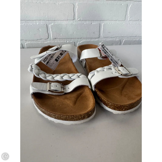 Sandals Flats By Clothes Mentor In White, Size: 7.5