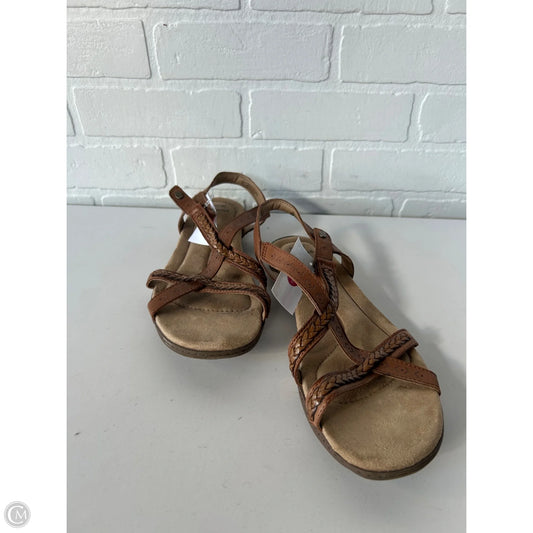 Sandals Flats By Earth In Brown, Size: 9.5