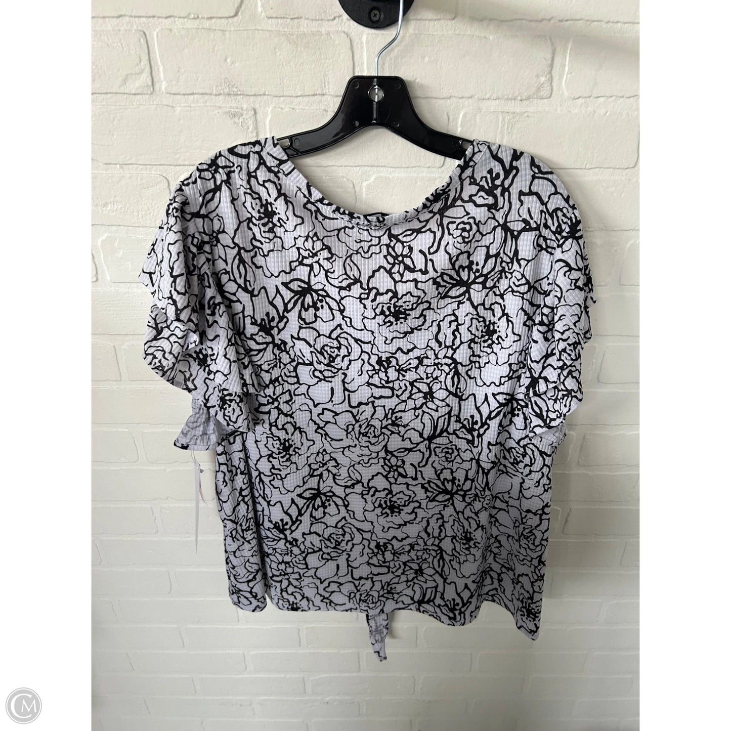Top Short Sleeve By Emily Daniels In Black & Grey, Size: 3x