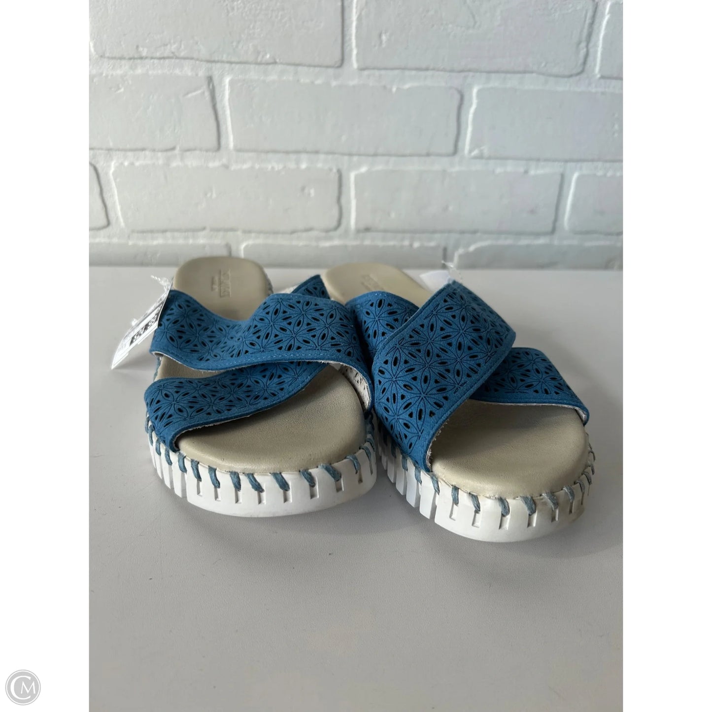 Sandals Flats By Jacobsons In Blue & White, Size: 7.5