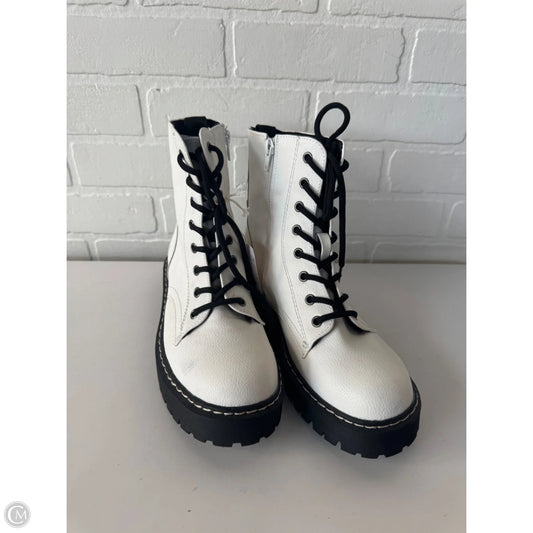 Boots Ankle Flats By Sincerely Jules In Black & White, Size: 7.5