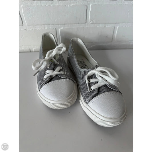 Shoes Sneakers By Clothes Mentor In Black & White, Size: 5.5