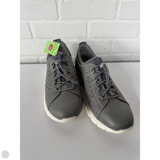 Shoes Flats By Clothes Mentor In Grey, Size: 9