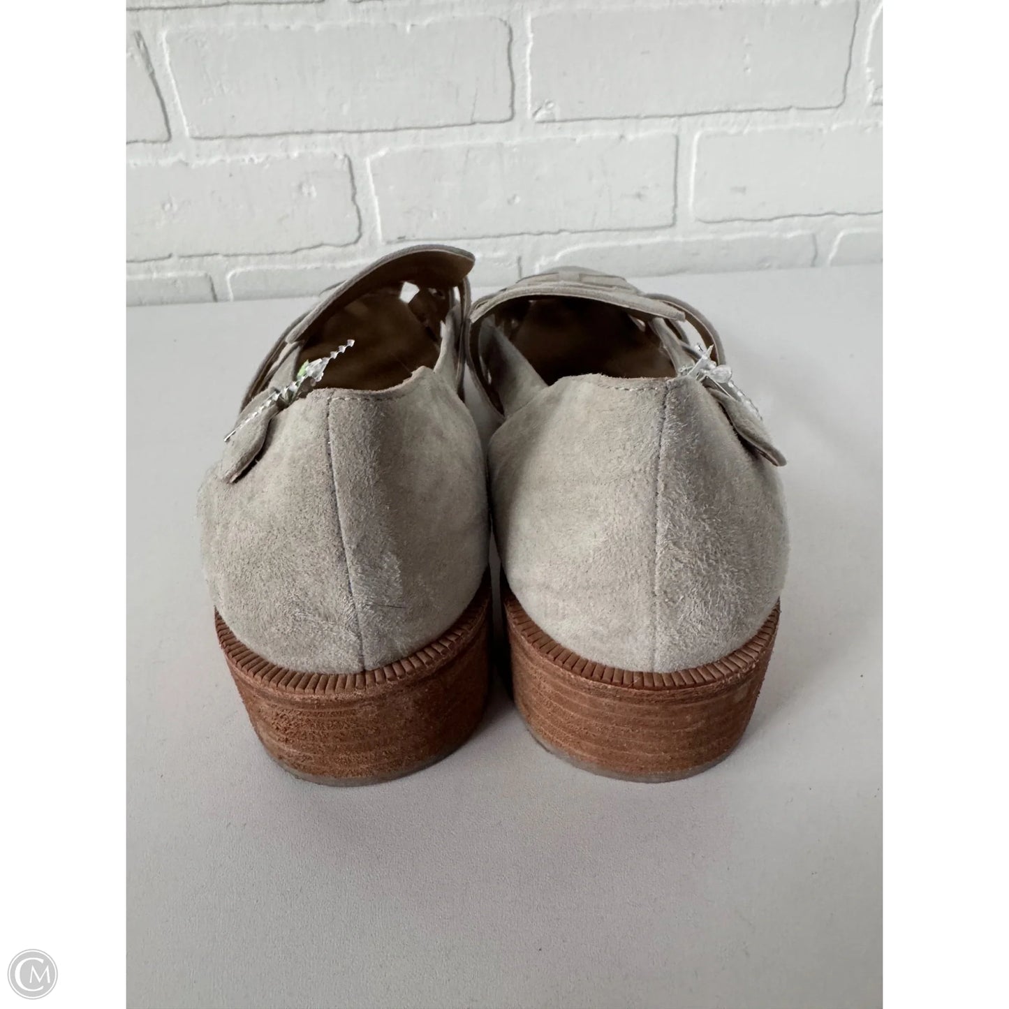 Shoes Flats By Vaneli In Grey, Size: 9