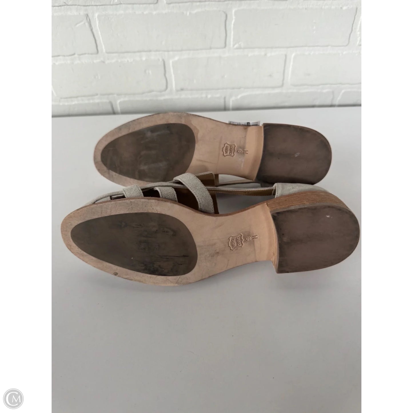 Shoes Flats By Vaneli In Grey, Size: 9