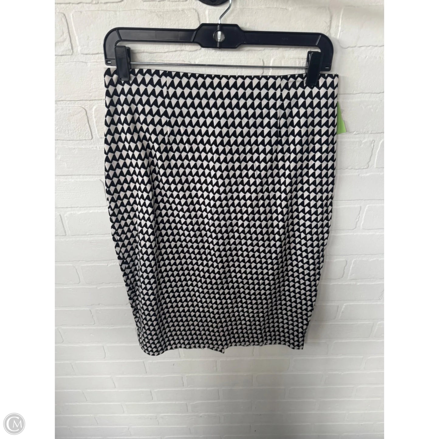 Skirt Midi By Banana Republic In Black & White, Size: 8