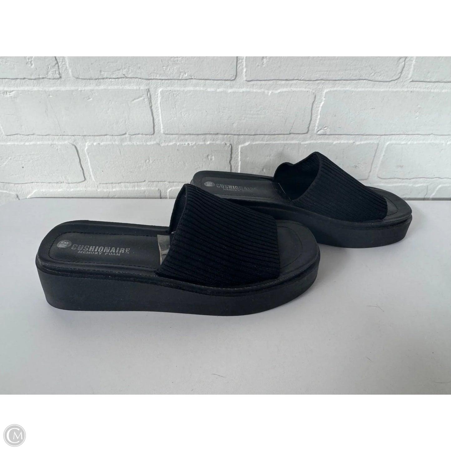 Sandals Flats By Cushionaire In Black, Size: 8.5