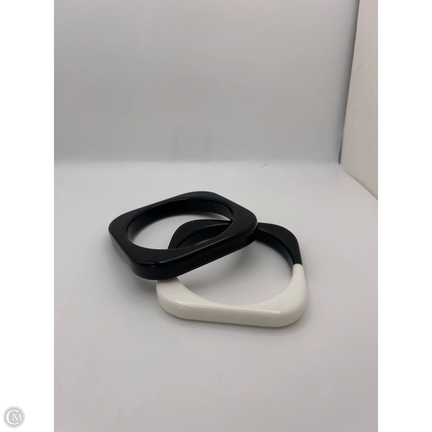 Bracelet Bangle By Clothes Mentor, Size: 02 Piece Set