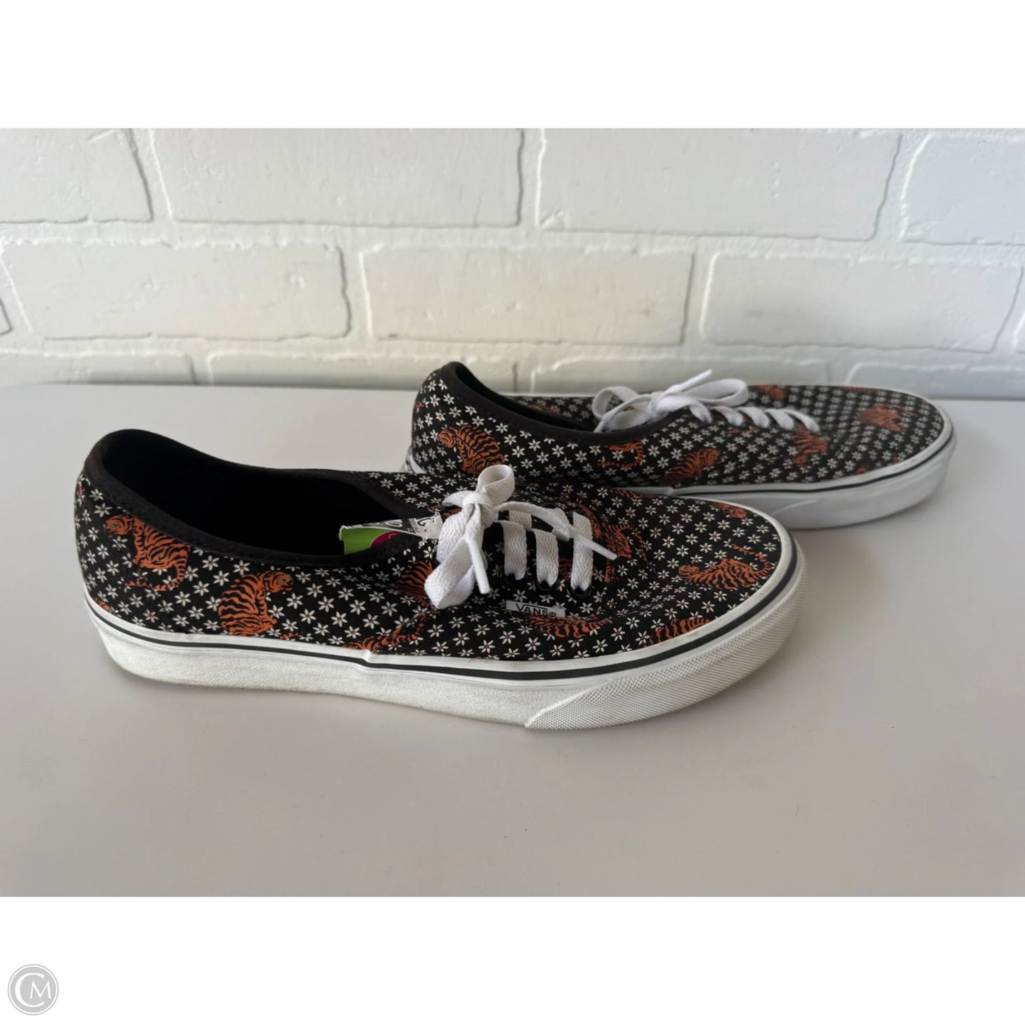 Shoes Sneakers By Vans In Black & Orange, Size: 9.5