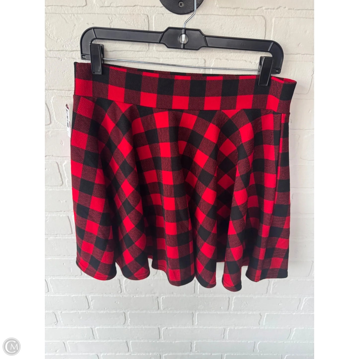 Skirt Mini & Short By Urban Coco In Black & Red, Size: 16