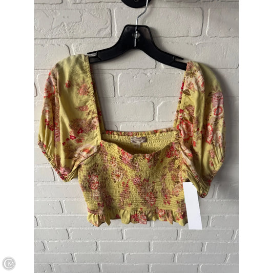 Top Short Sleeve By Clothes Mentor In Yellow, Size: M