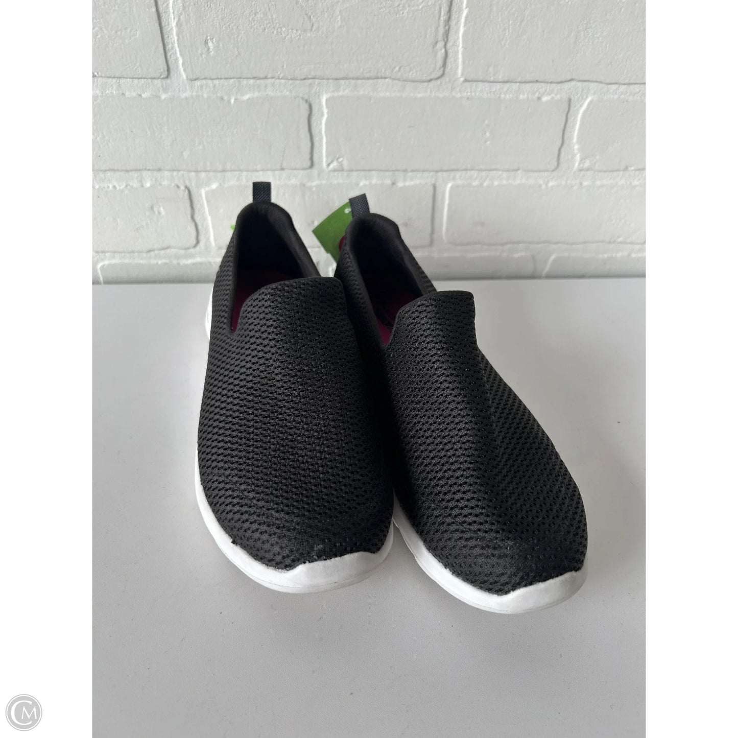 Shoes Sneakers By Skechers In Black & White, Size: 8