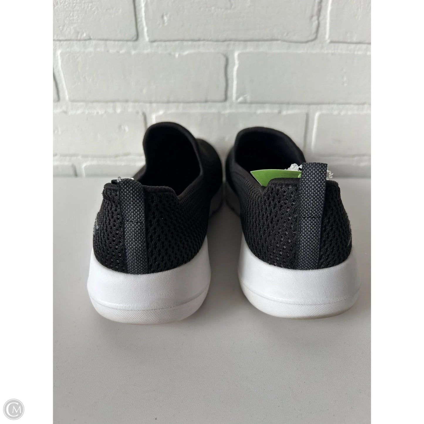 Shoes Sneakers By Skechers In Black & White, Size: 8