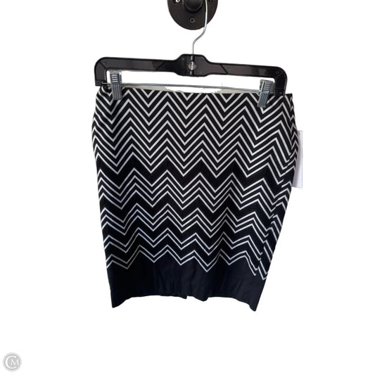Skirt Mini & Short By White House Black Market In Black & White, Size: 2