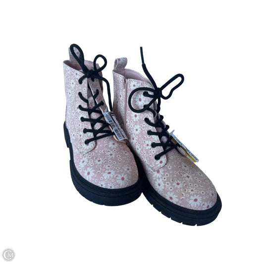 Boots Ankle Flats By Clothes Mentor In Pink & White, Size: 5