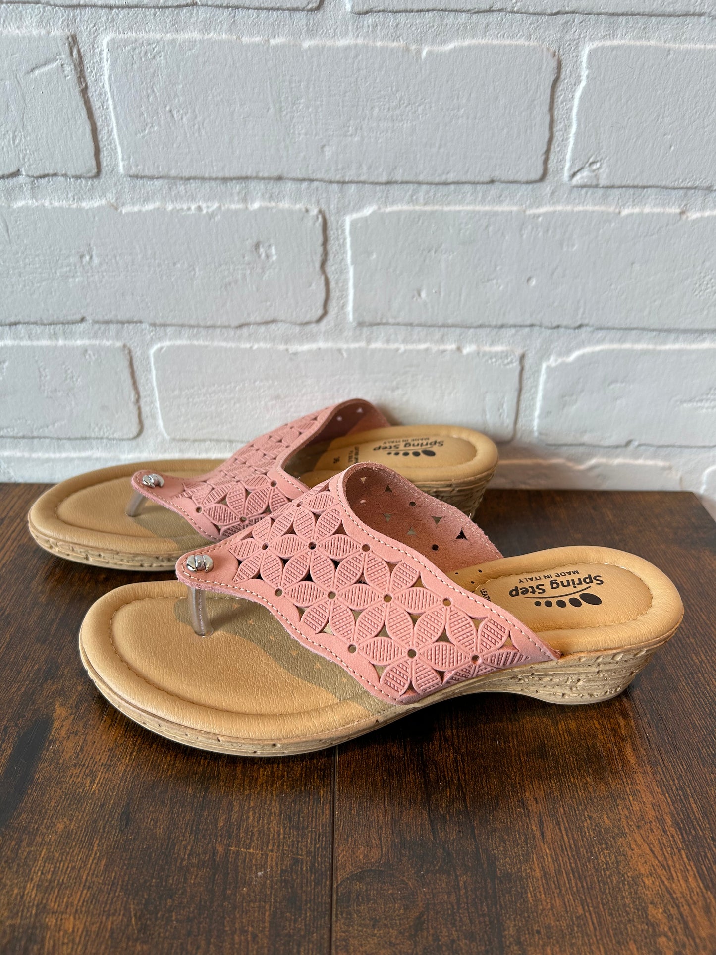 Sandals Flats By Spring Step  Size: 5.5