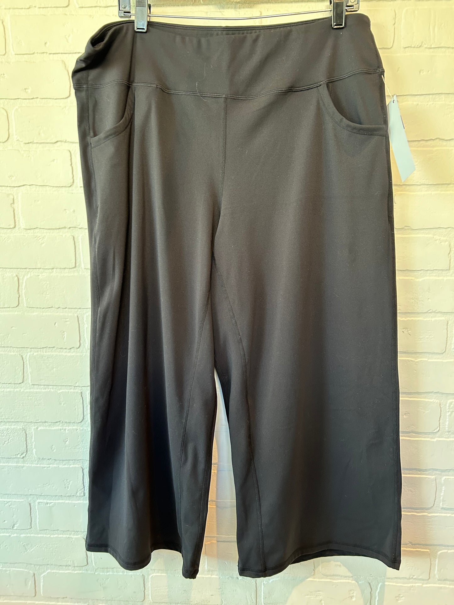 Black Athletic Capris Clothes Mentor, Size 22