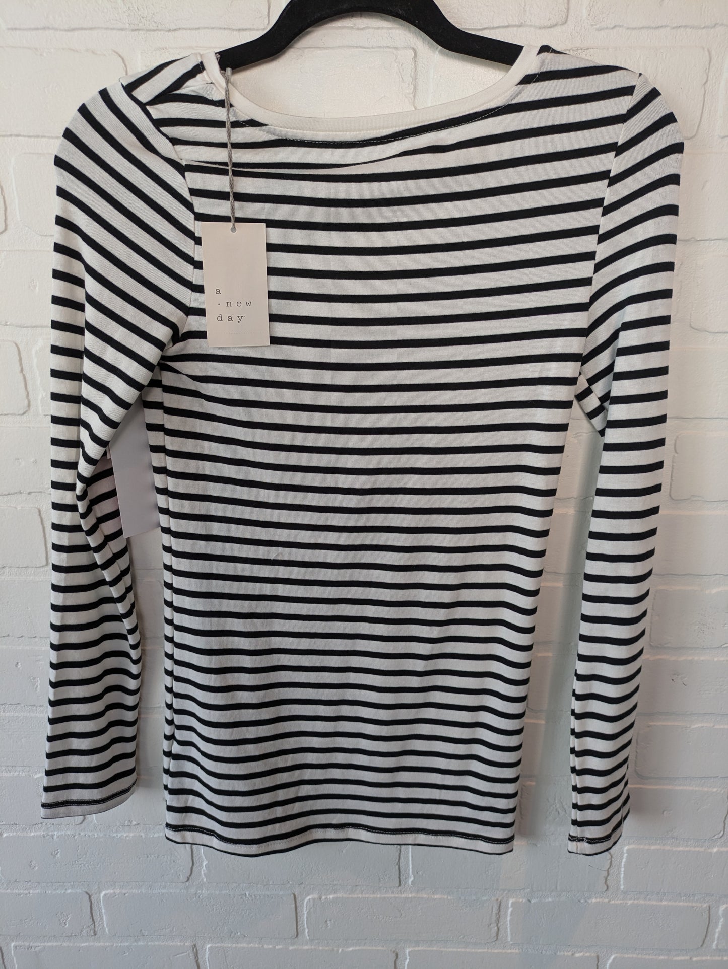 Top Long Sleeve Basic By A New Day In Black & White, Size: Xs