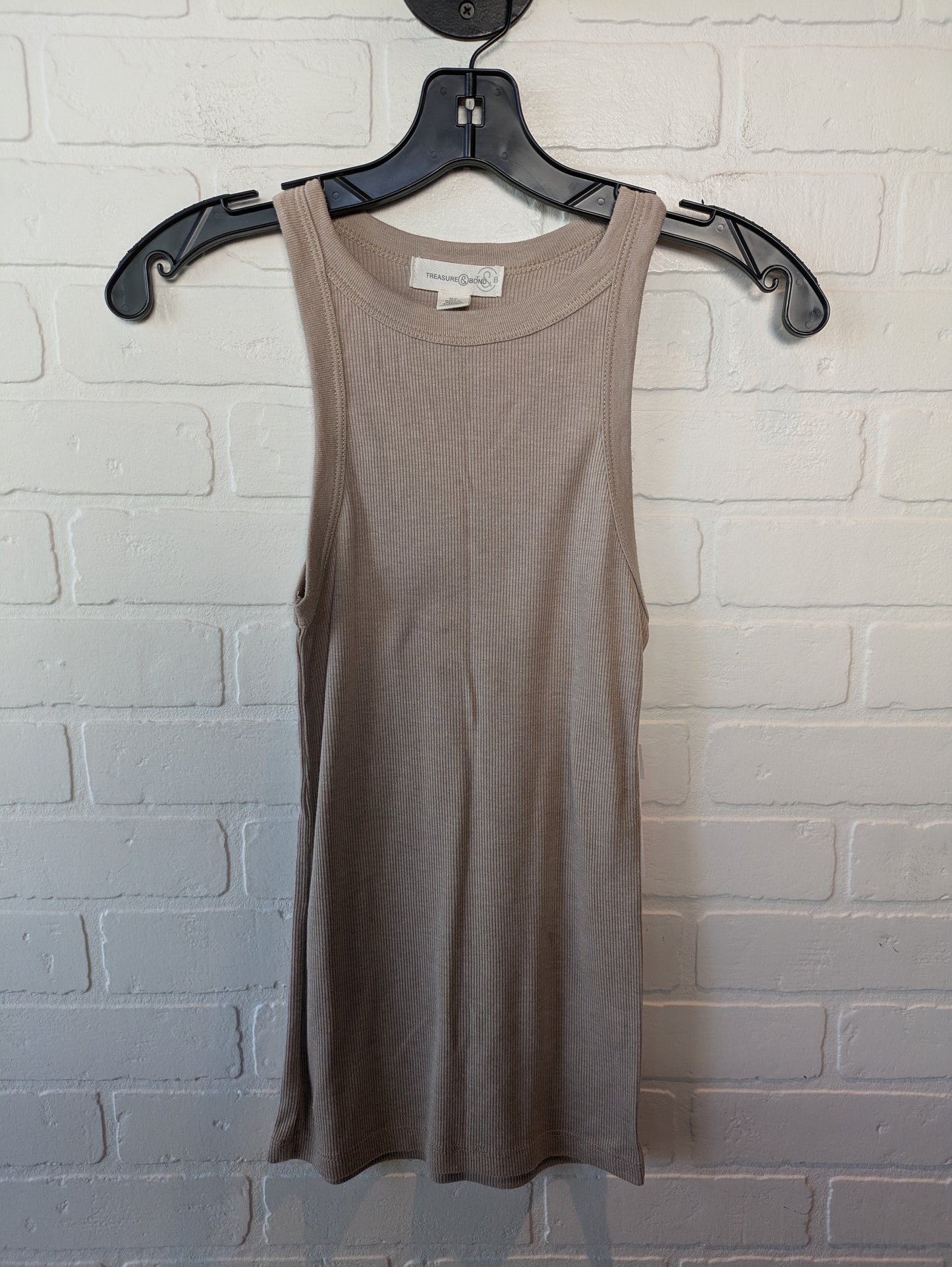 Top Sleeveless Basic By Treasure And Bond In Tan, Size: Xs