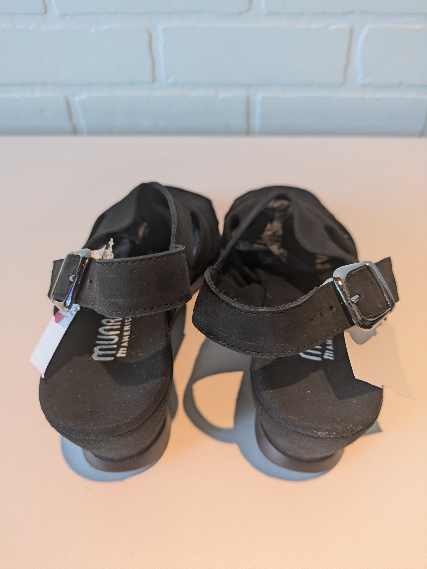 Sandals Heels Kitten By Munro In Black, Size: 7.5