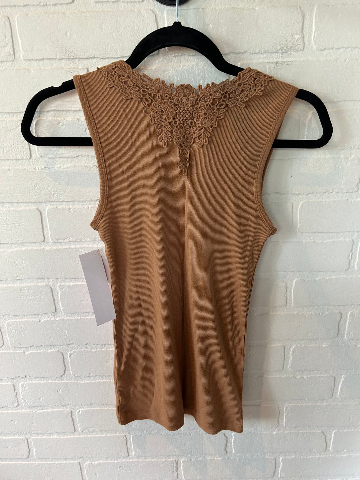 Top Sleeveless By Uniqlo In Brown, Size: Xs