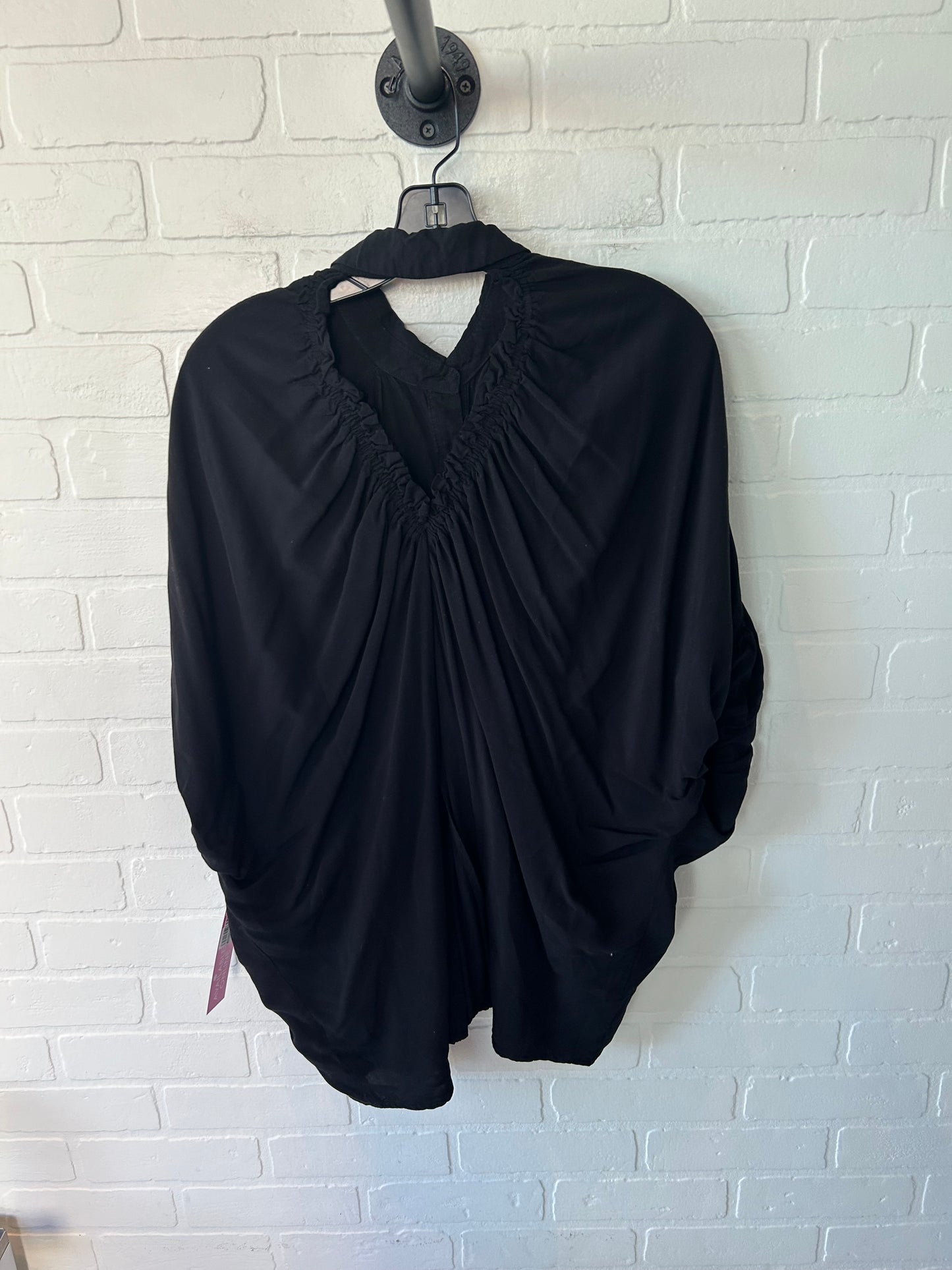 Top Short Sleeve By Mustard Seed In Black, Size: M