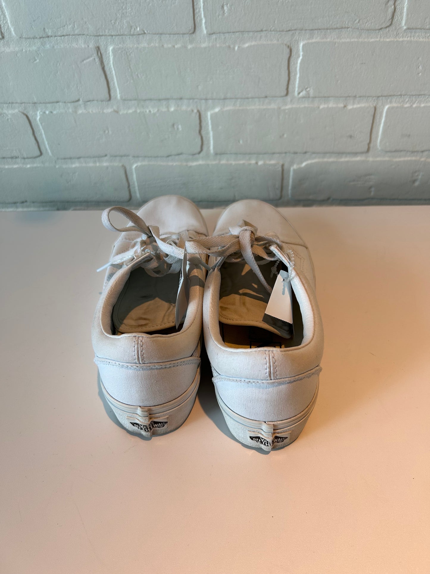 Shoes Sneakers By Vans In White, Size: 8.5