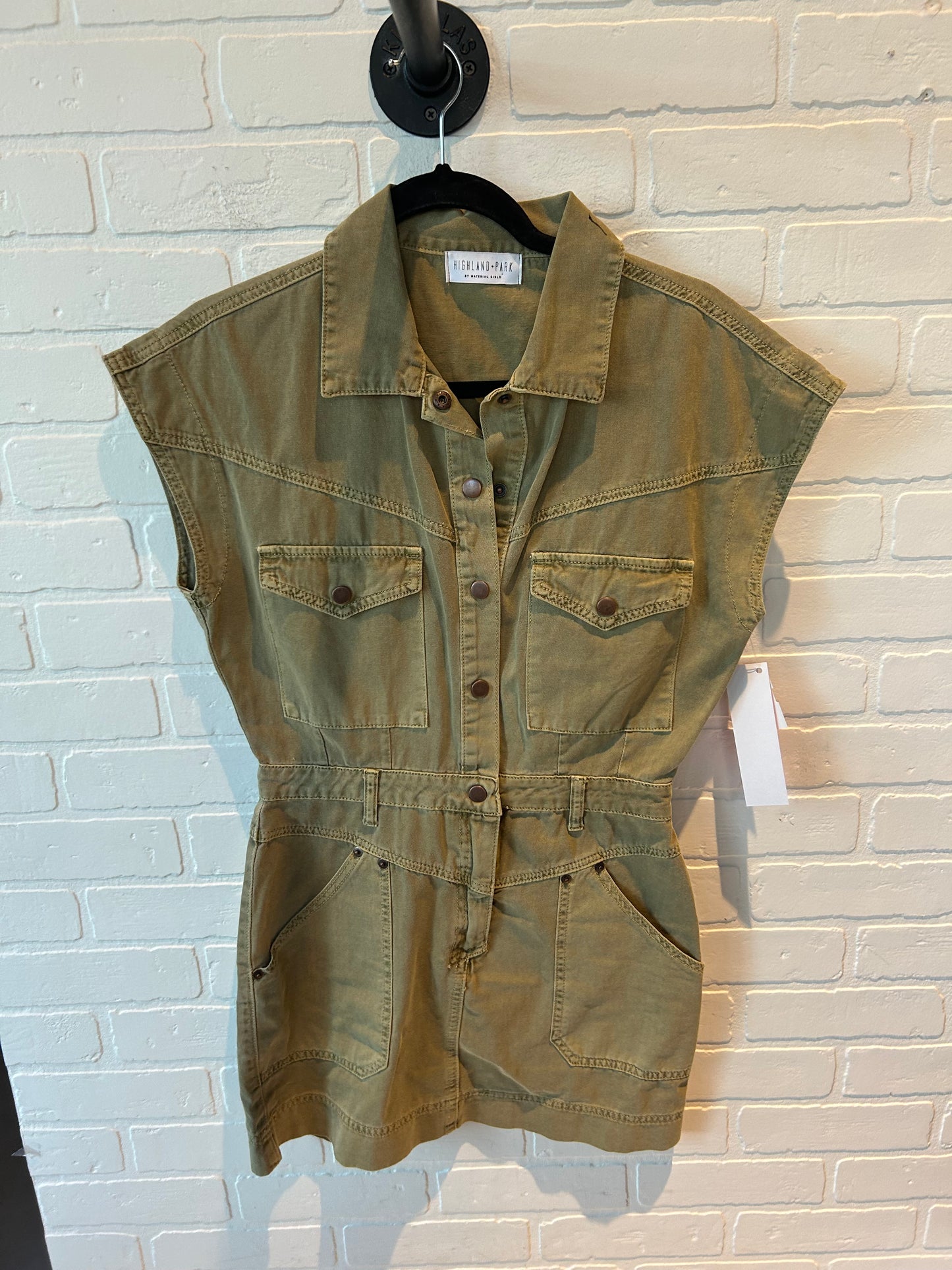 Dress Casual Short By Highland In Green, Size: M